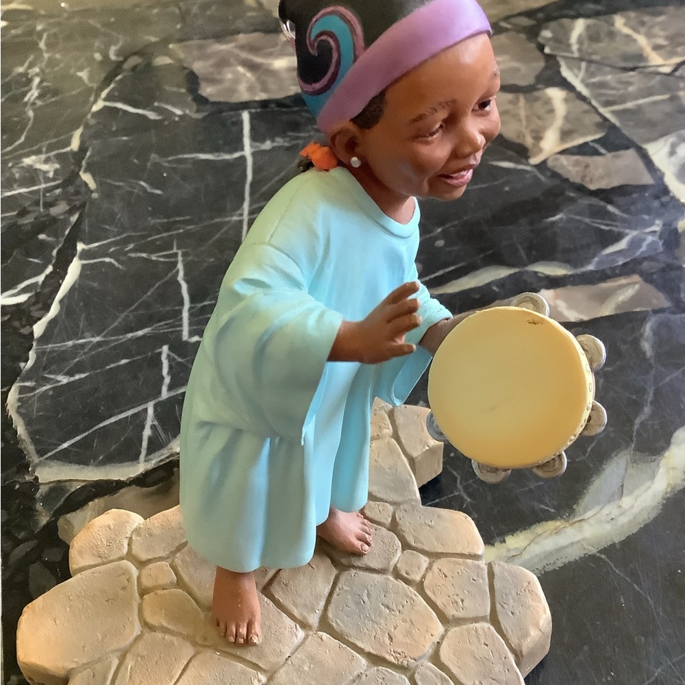 Authentic thomas blackshear Tami tambourine jamboree figurine numbered
